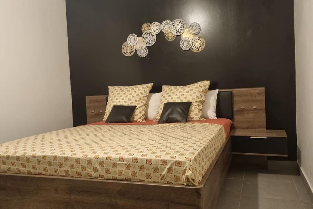 Apartment Dans Un Pavillon